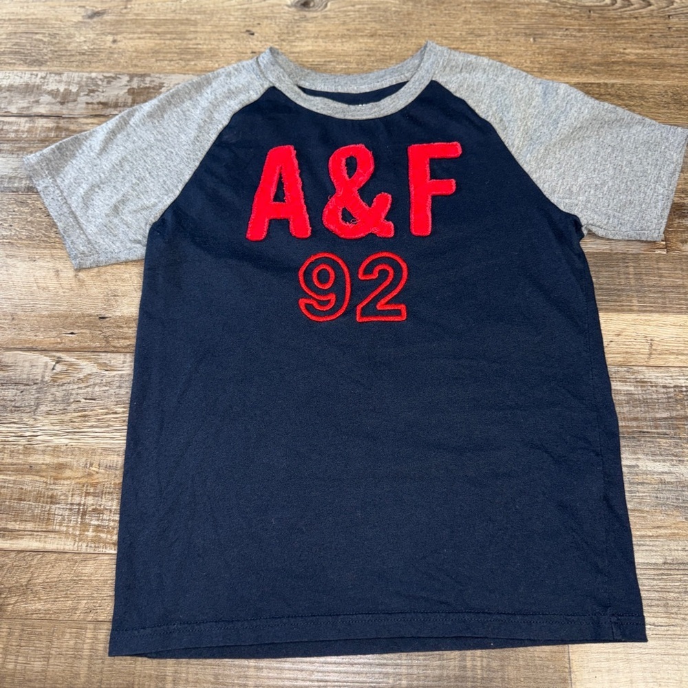 Boys Abercrombie Kids A&F 92 Graphic T Shirt Size 9 10 Raglan Tee